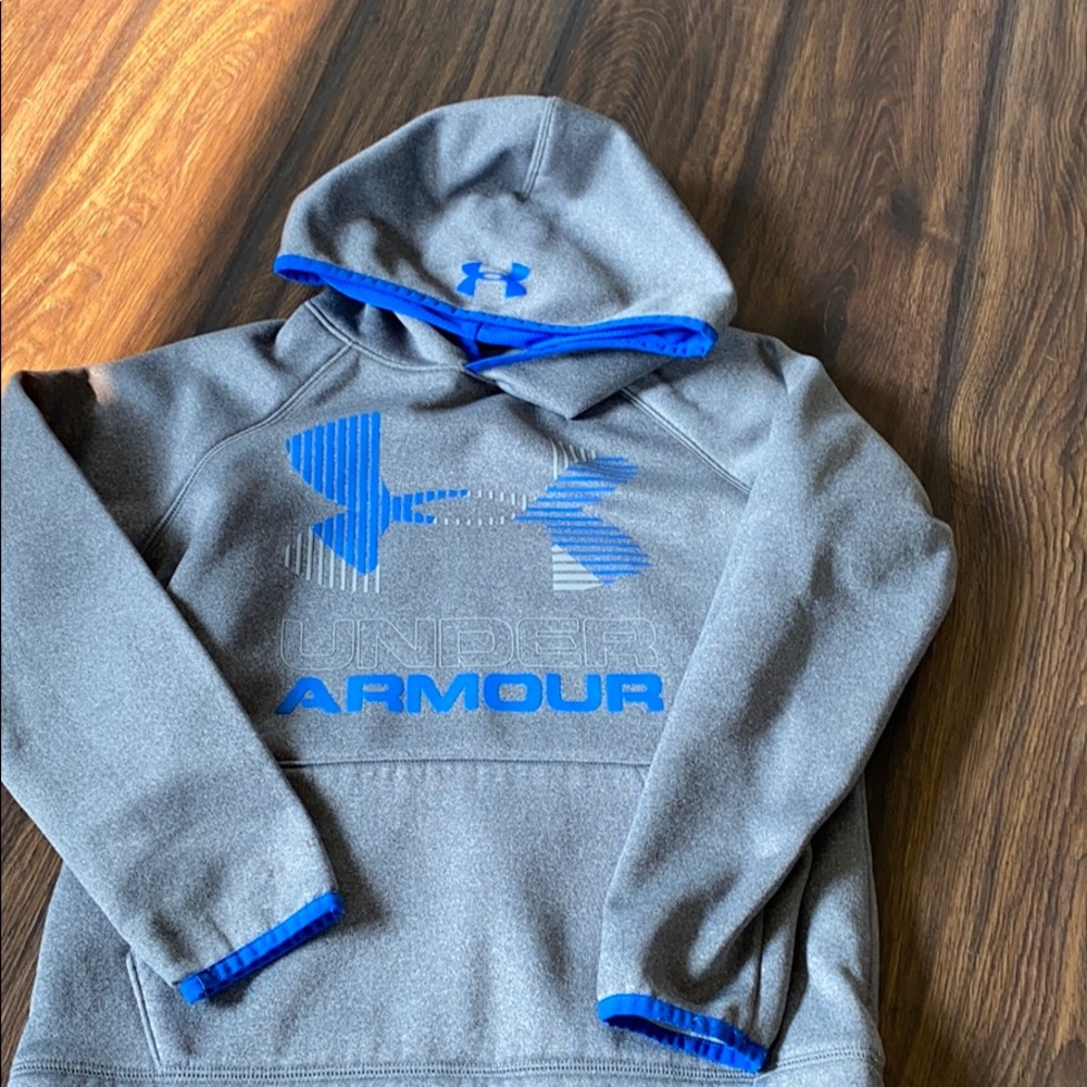 Under armour boys hoodie medium